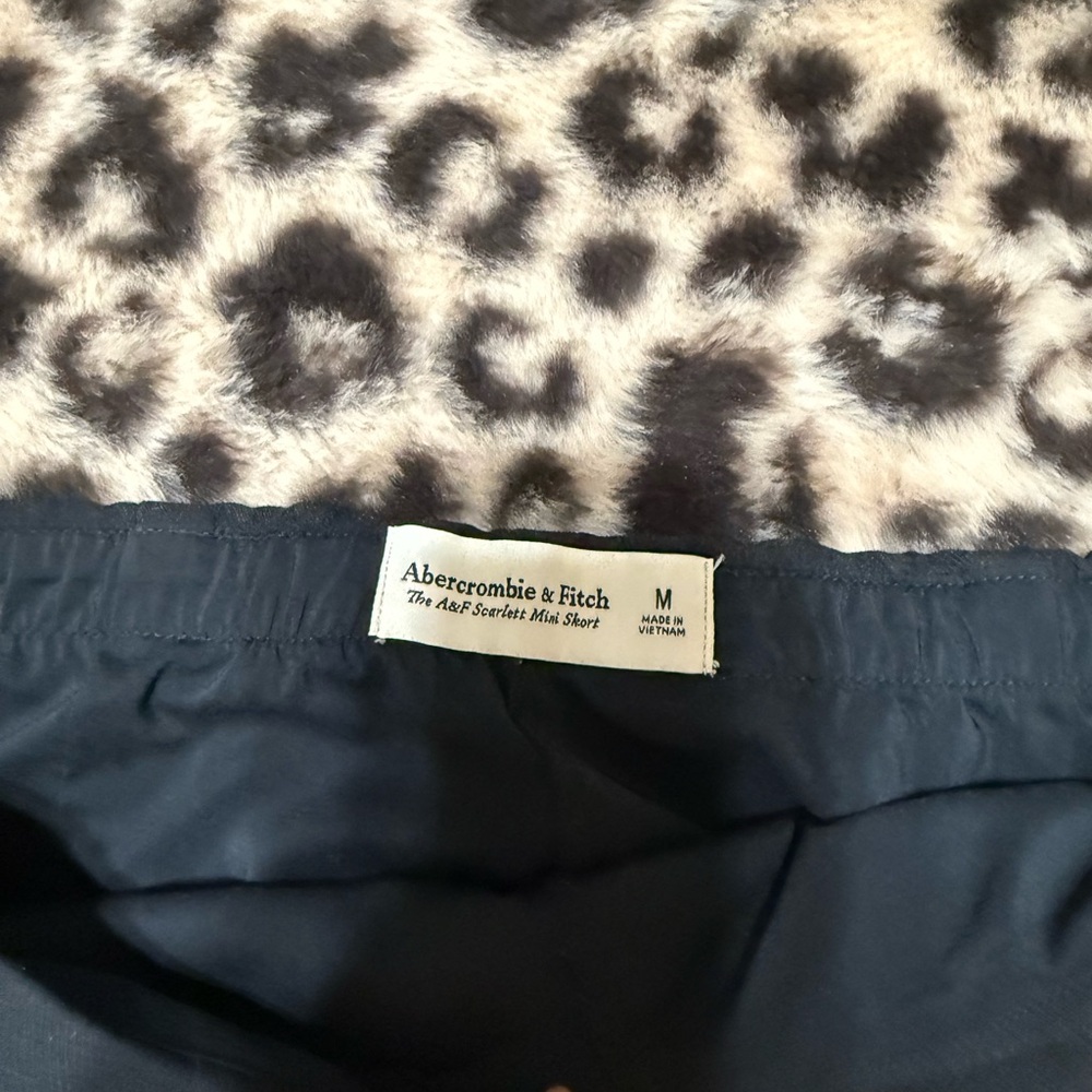 Abercrombie & Fitch Black Mini Skirt - Picture 2 of 2